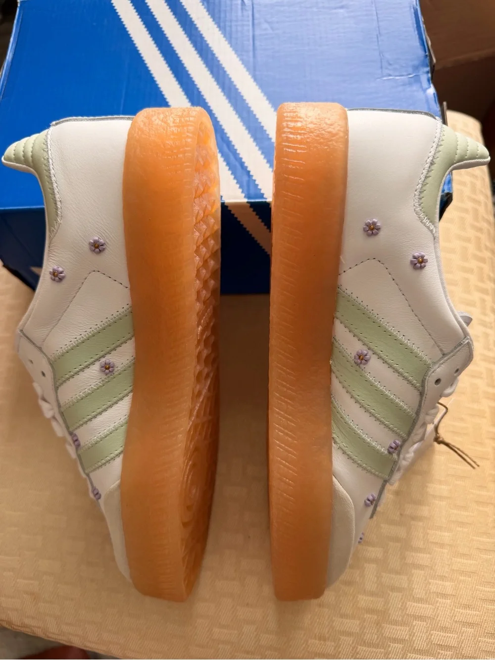 NWT Adidas Originals Floral Sneakers White Gum Sole Women’s 6.5 EU38 No Box